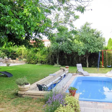 Emoeke By Interhome *