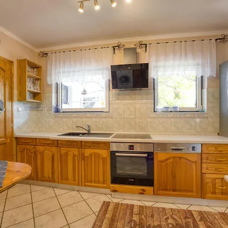 Emoeke By Interhome *