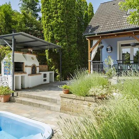 Emoeke By Interhome