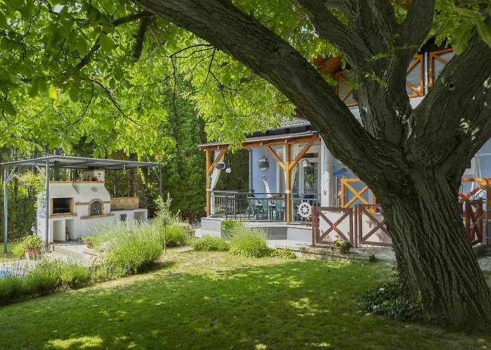 Emoeke By Interhome *